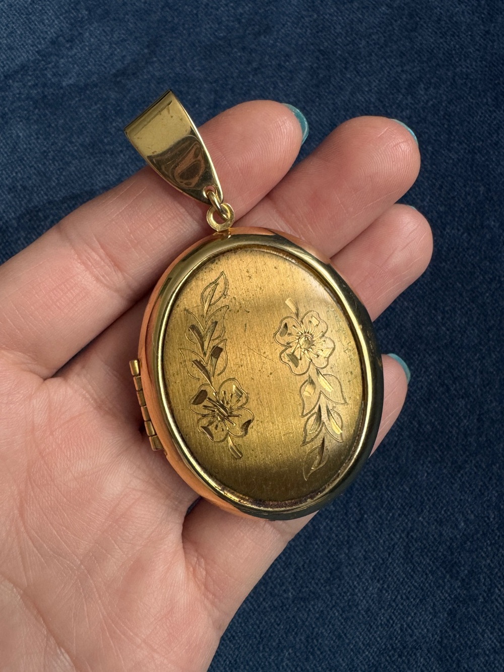 Beautiful Vintage floral engraved Gold plated locket Pendant‎